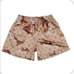 NWT Bravest Camo shorts brown